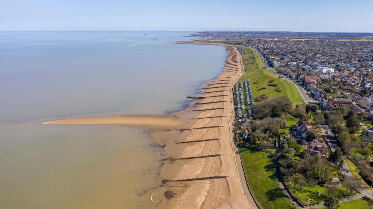 Lovely 6 Berth Caravan With Decking And Wifi In Kent, Ref 47017C Hotell Whitstable Exteriör bild