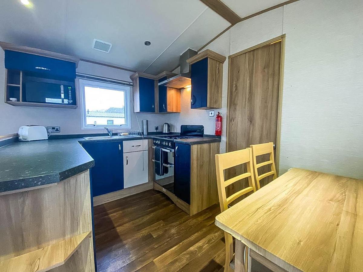 Lovely 6 Berth Caravan With Decking And Wifi In Kent, Ref 47017C Hotell Whitstable Exteriör bild