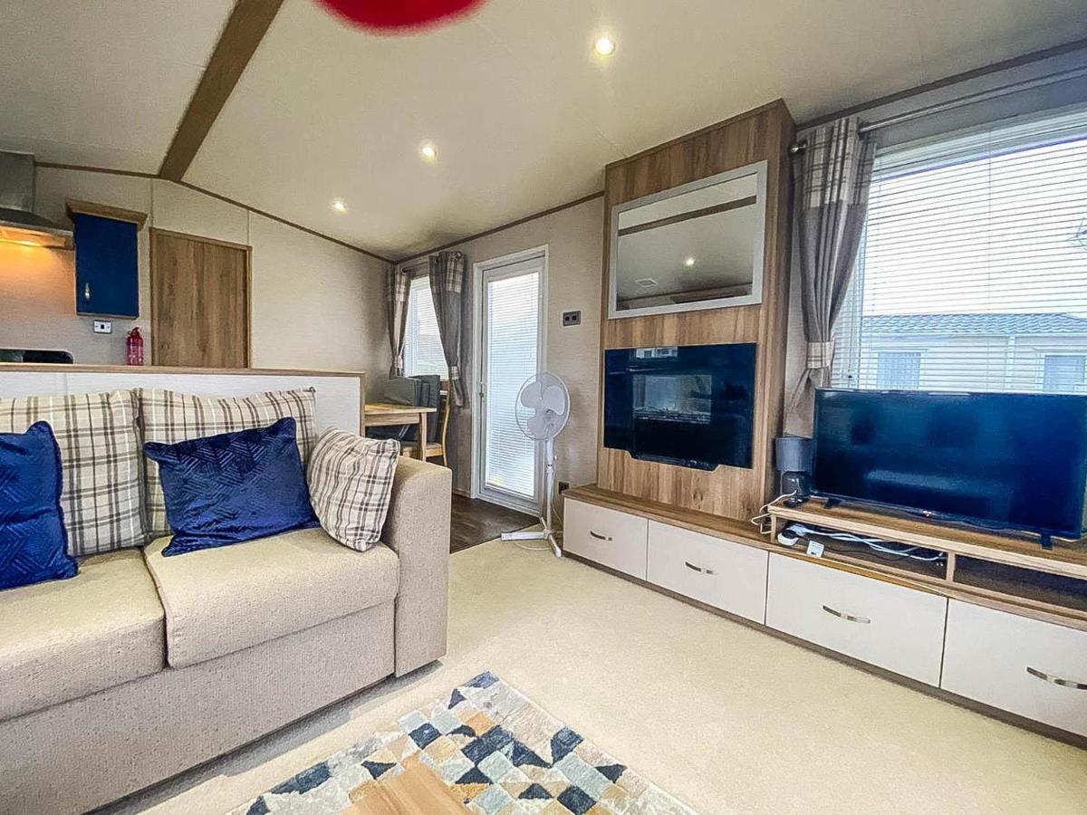 Lovely 6 Berth Caravan With Decking And Wifi In Kent, Ref 47017C Hotell Whitstable Exteriör bild