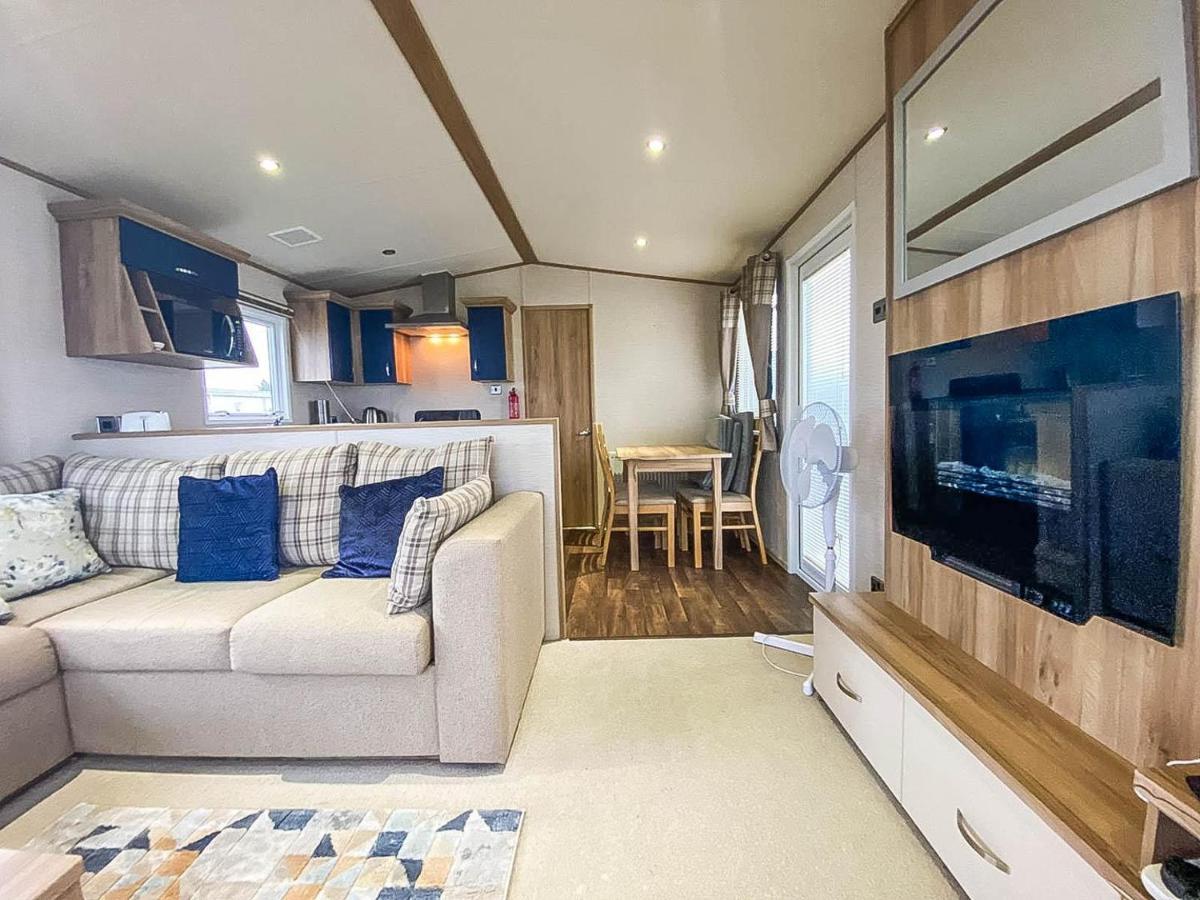 Lovely 6 Berth Caravan With Decking And Wifi In Kent, Ref 47017C Hotell Whitstable Exteriör bild