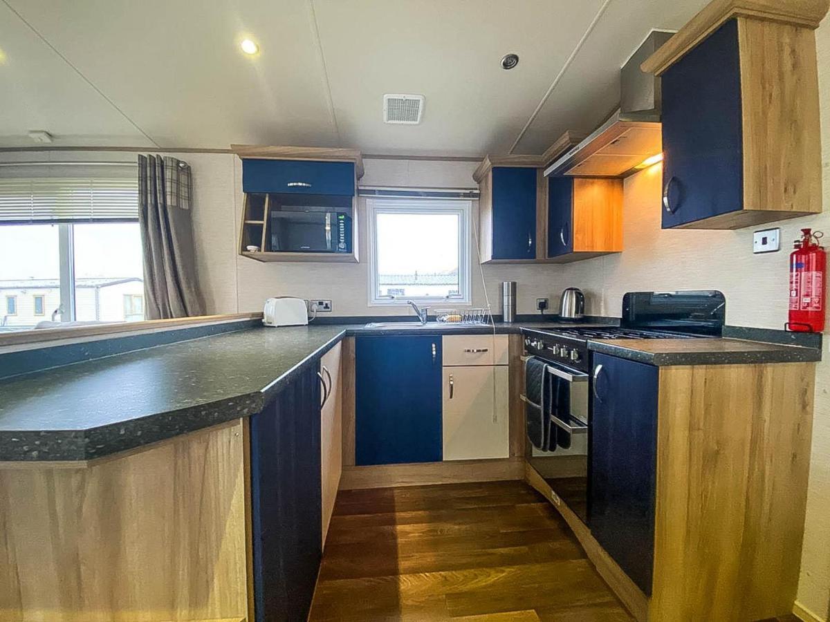 Lovely 6 Berth Caravan With Decking And Wifi In Kent, Ref 47017C Hotell Whitstable Exteriör bild