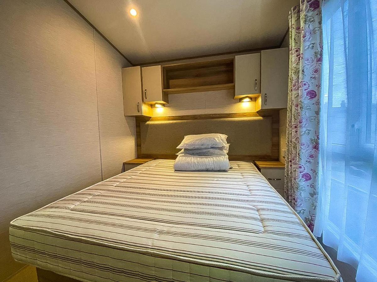 Lovely 6 Berth Caravan With Decking And Wifi In Kent, Ref 47017C Hotell Whitstable Exteriör bild