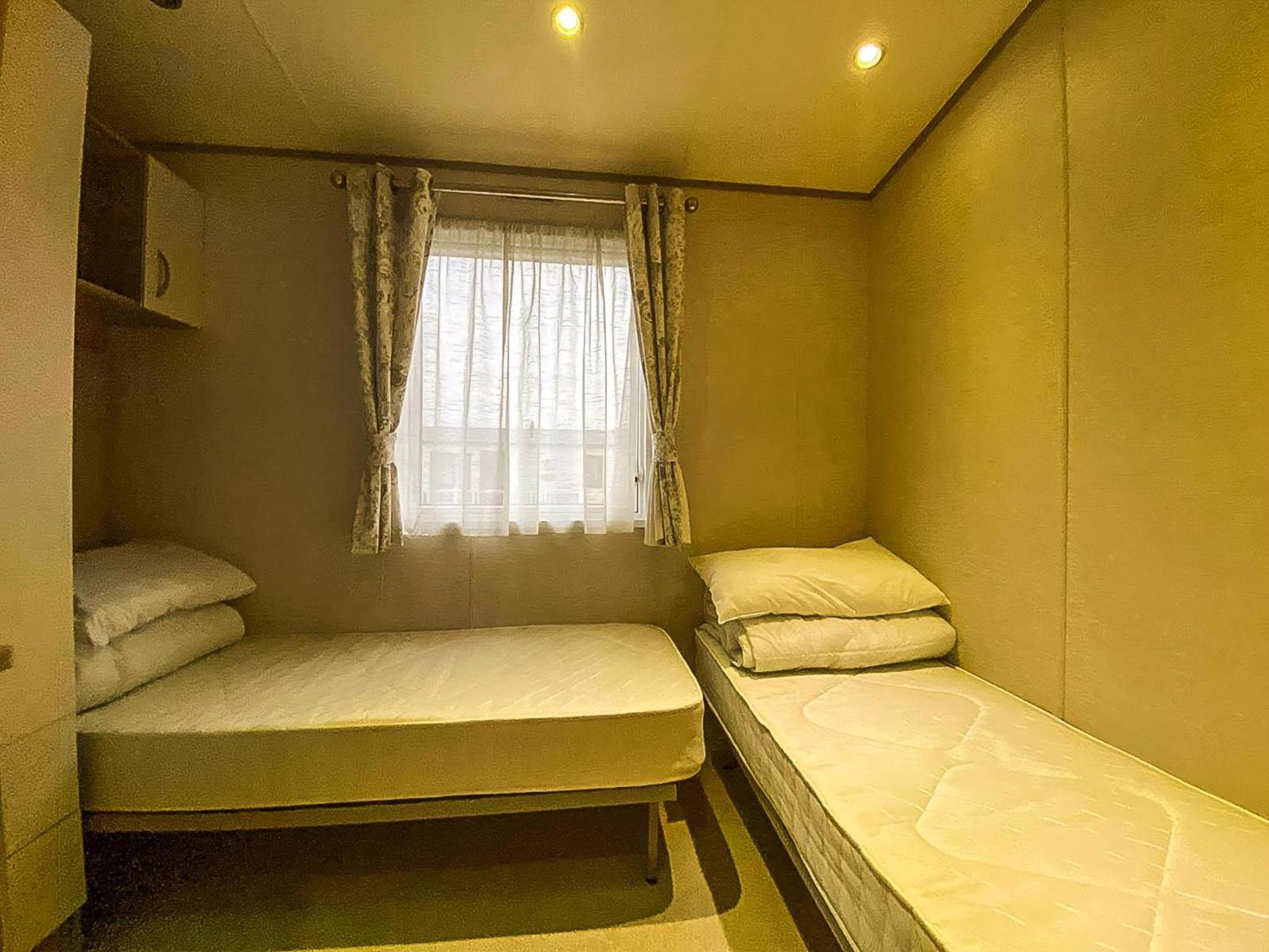 Lovely 6 Berth Caravan With Decking And Wifi In Kent, Ref 47017C Hotell Whitstable Exteriör bild