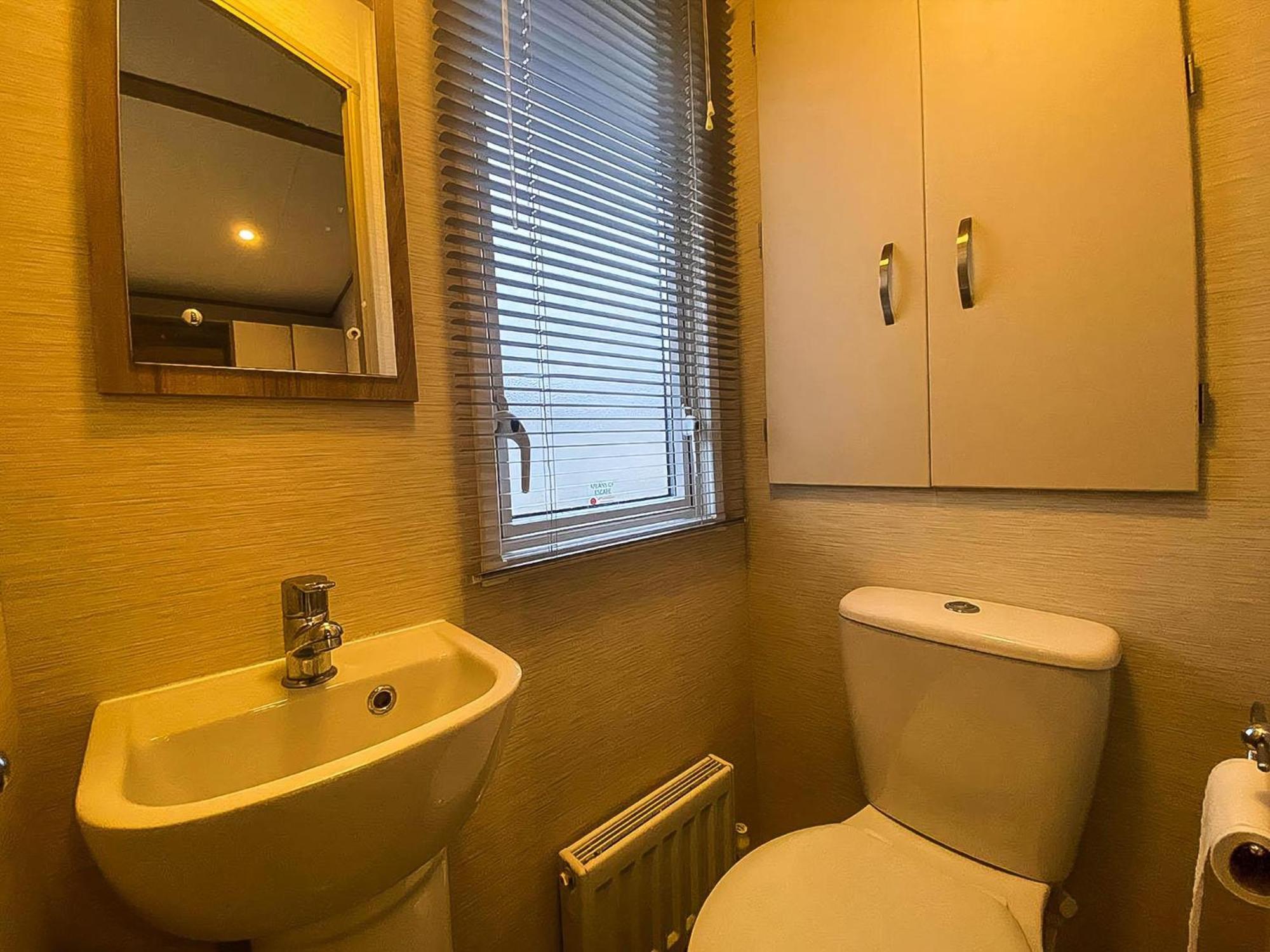 Lovely 6 Berth Caravan With Decking And Wifi In Kent, Ref 47017C Hotell Whitstable Exteriör bild