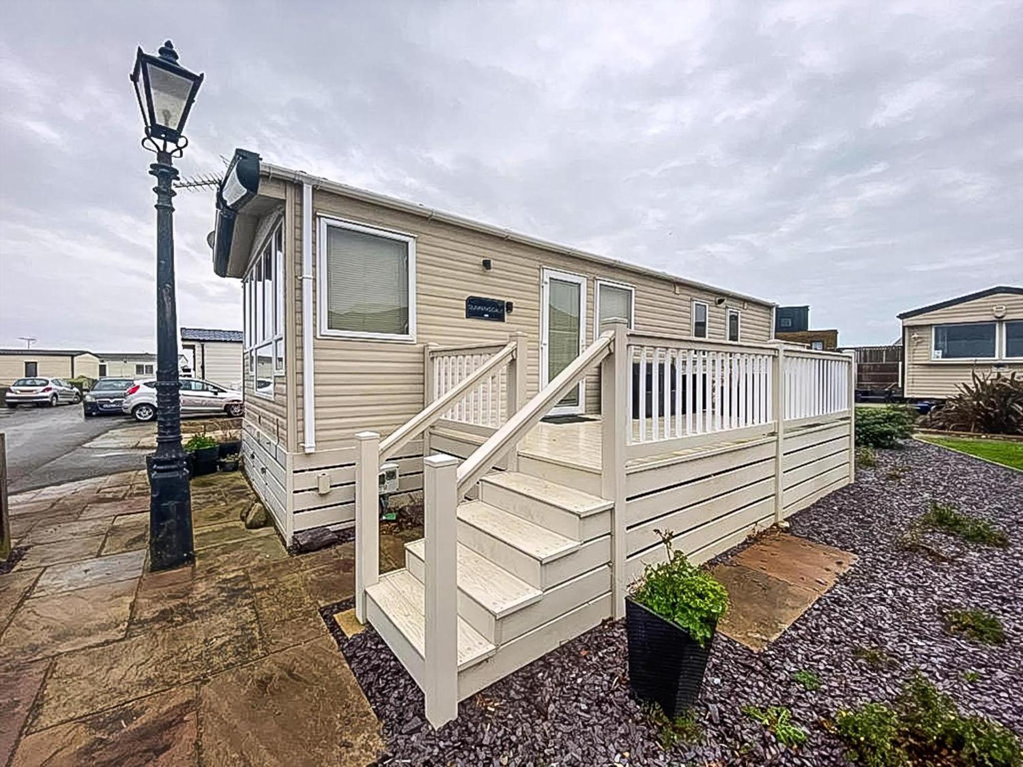 Lovely 6 Berth Caravan With Decking And Wifi In Kent, Ref 47017C Hotell Whitstable Exteriör bild