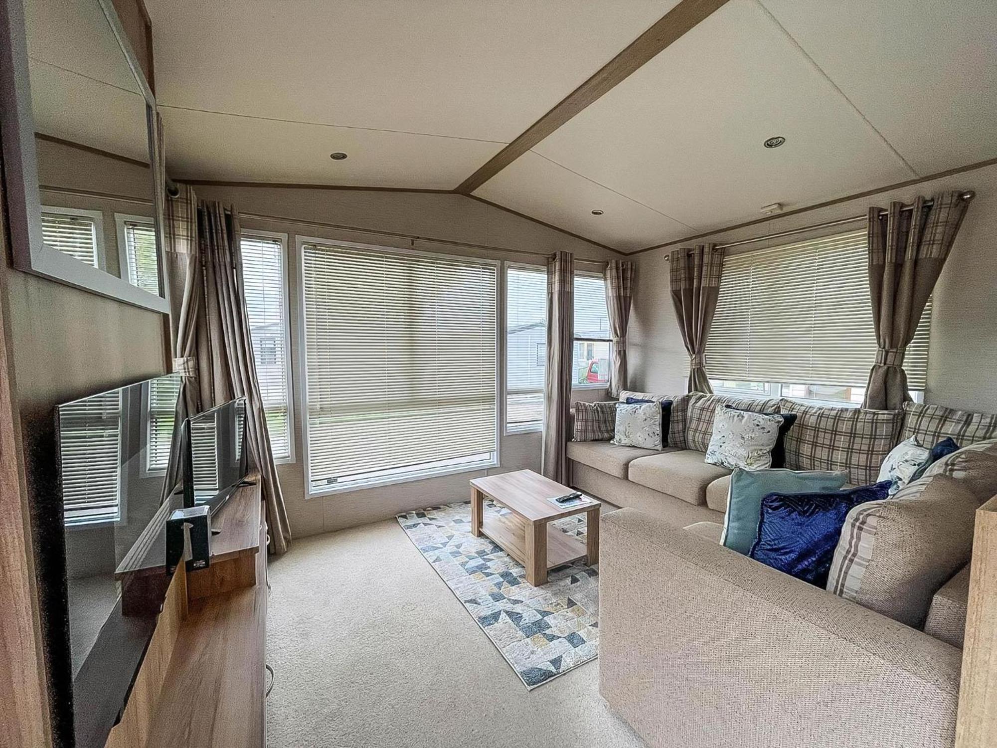 Lovely 6 Berth Caravan With Decking And Wifi In Kent, Ref 47017C Hotell Whitstable Exteriör bild