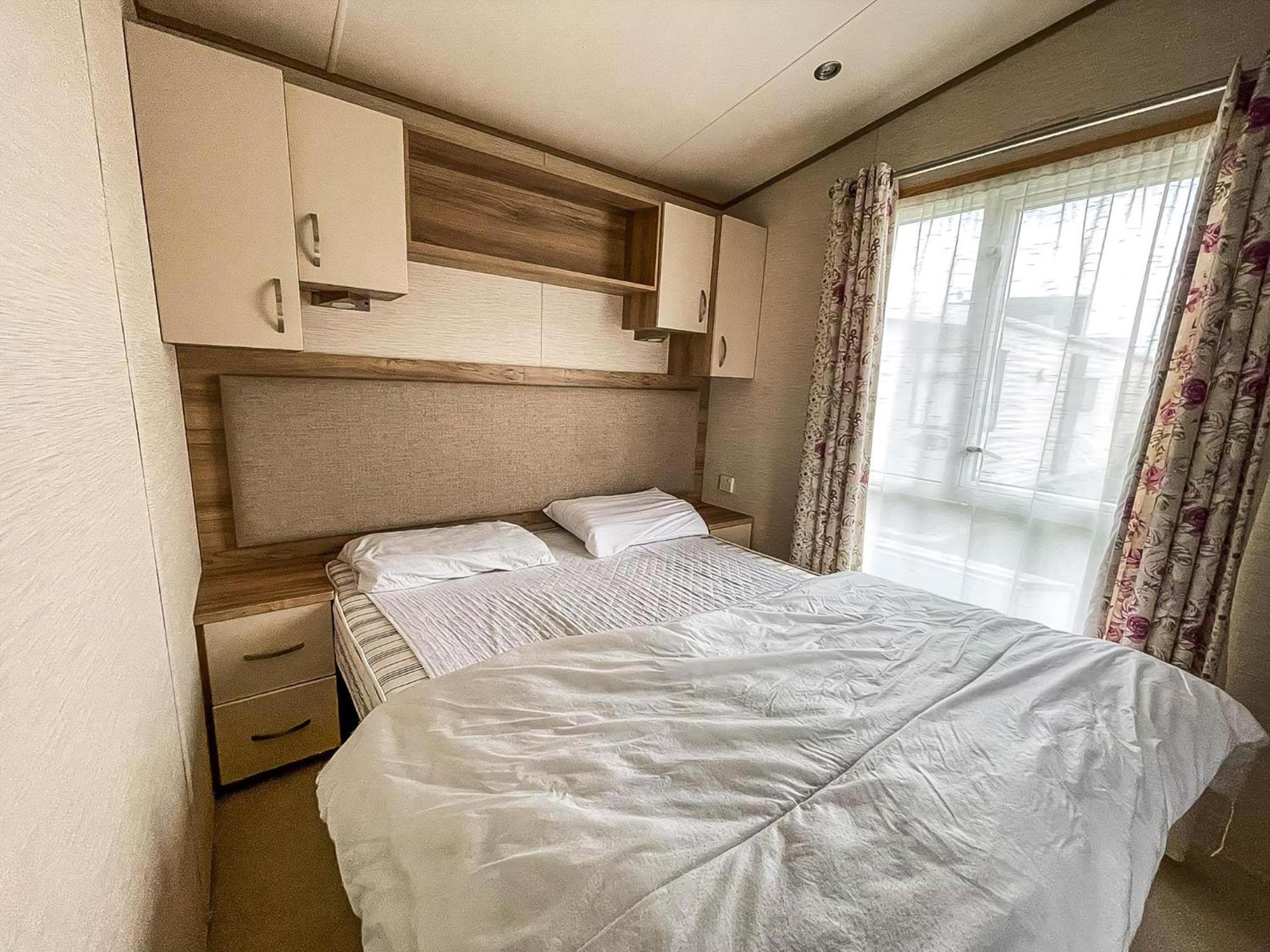 Lovely 6 Berth Caravan With Decking And Wifi In Kent, Ref 47017C Hotell Whitstable Exteriör bild